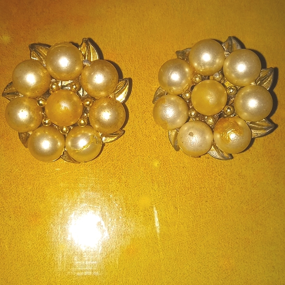 Vintage Pearl and Gold Tone Earrings Costume Jewelry Clip On